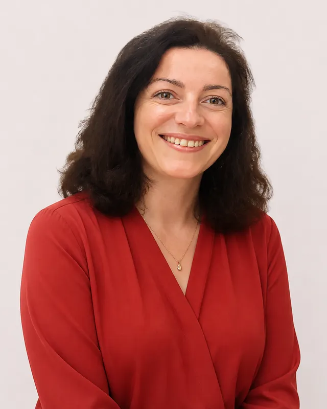 Gabriela-Adam-LinkedIn-profile-800x800